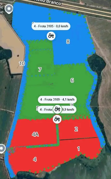 Tratores trabalhando simultaneamente no mapa em tempo real